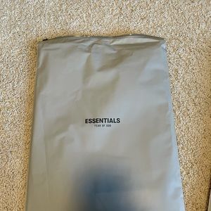 FOG ESSENTIALS TEE (TAUPE)